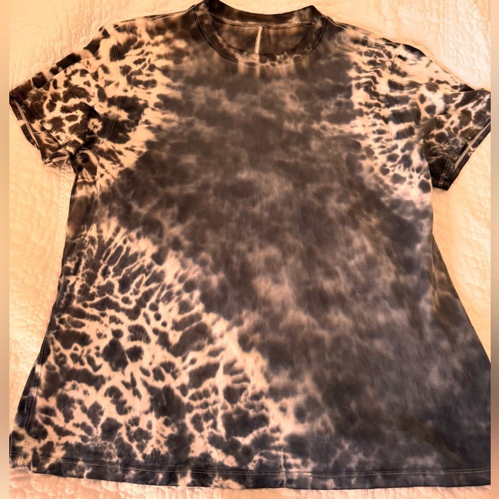 Lululemon tee